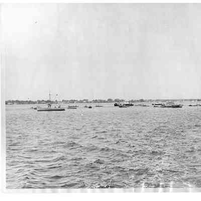 Blount Seafood Corp Warren R.I. boats 4 25x20 glossy black and white