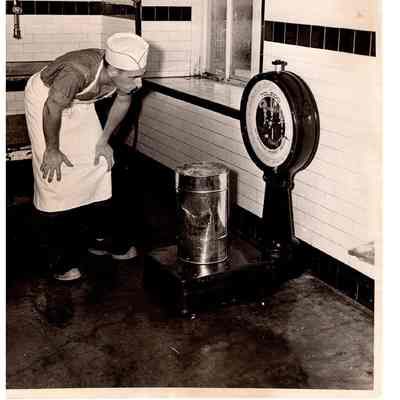 Blount Seafood Corp Warren R.I. final weighing shipment 25x21 glossy black and white