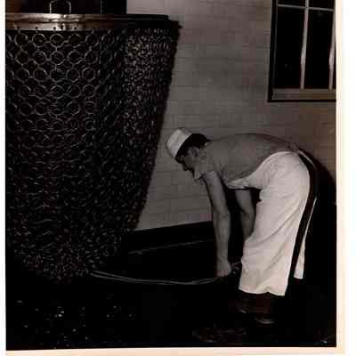 Blount Seafood Corp Warren R.I. man with net 25x20 glossy black and white
