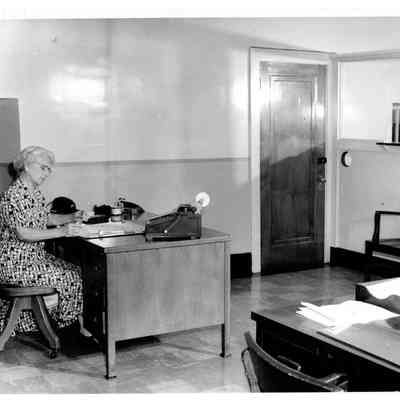 Blount Seafood Corp Warren R.I. Mrs. Ethyl Ainsworth 25x21 glossy black and white