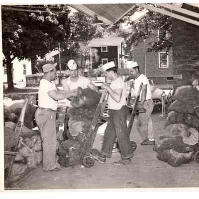 Blount Seafood Corp Warren R.I. truck driver mallomes al billotti john bienmuchi kenny silva 25x21 glossy black and white: Blount Seafood Corp Warren R.I. truck driver mallomes al billotti john bienmuchi kenny silva 25x21 glossy black and white