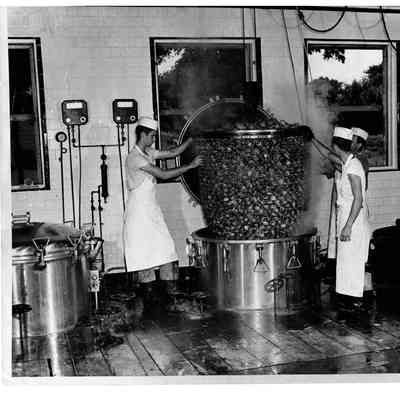 Blount Seafood Corp Warren R.I. unknown men with clams 25x20 glossy black and white