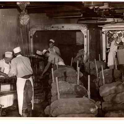 Blount Seafood Corp Warren R.I. unloading ocean quahogs trucked in from Pt Judith about 1950 25x21 glossy black and white: Blount Seafood Corp Warren R.I. unloading ocean quahogs trucked in from Pt Judith about 1950 25x21 glossy black and white