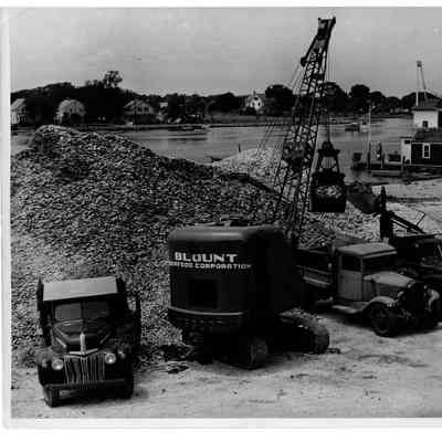 Blount Seafood Corps Warren R.I. crane 25x20 glossy black and white