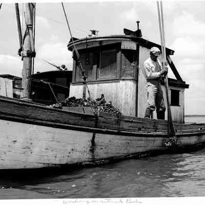 Blount Seafood Working on natural boats 25054 25x20 black and white glossy