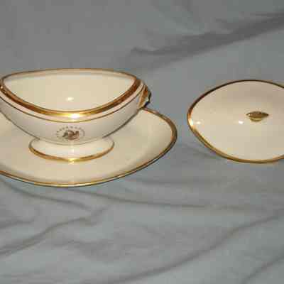 Sauce tureen and stand