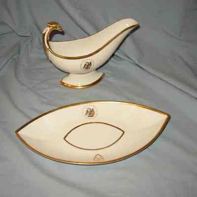 Sauceboat and sauceboat plate