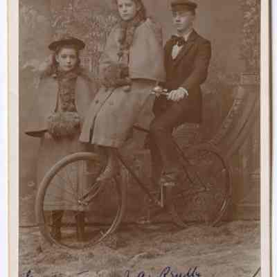 Photograph, Cabinet