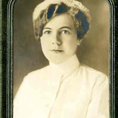 Beatrice L. Krause, DIN 1927
