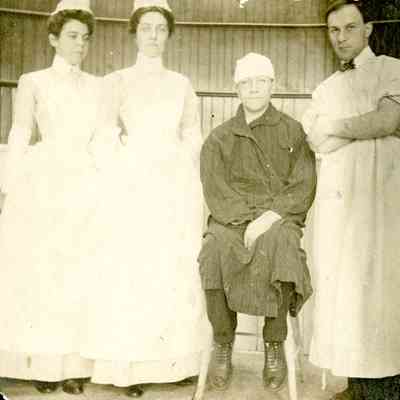 Surgical Ampitheatre staff and patient, 1904