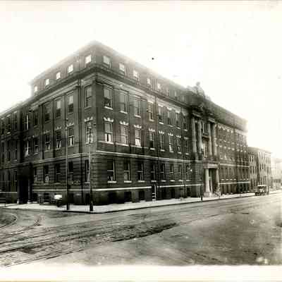 Exterior, University Hospital, southwest corner of Lombard and Green Streets, 1917