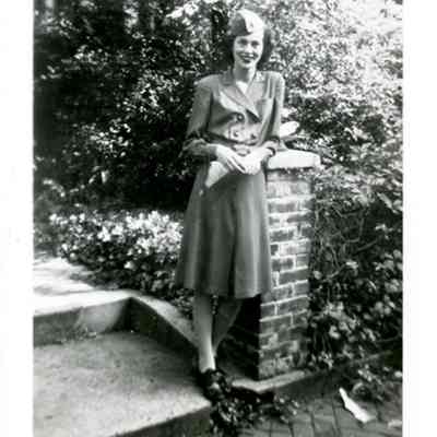 Jane Small Baker (DIN 1942) in U.S. Army Nurse Corps uniform and overseas cap, 1944