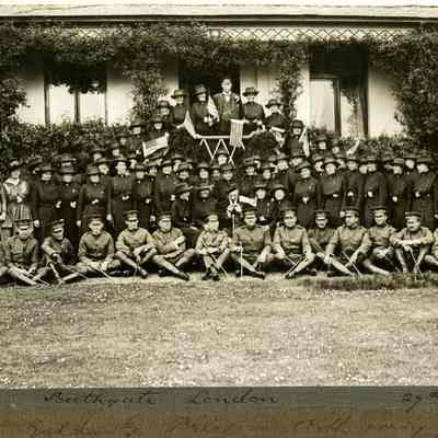 Nursing and Hospital staff, Hospital B, Unit B7, U.S. Base Hospital 5, Osidge, Southgate, London