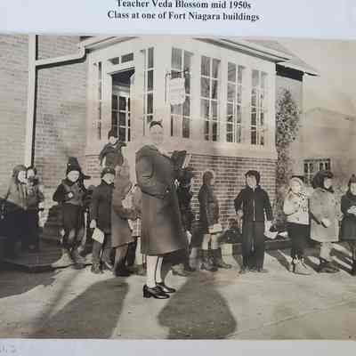 Fort Niagara school