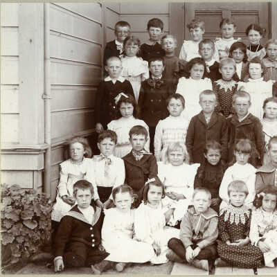 Class with sign "seventh street 1900"