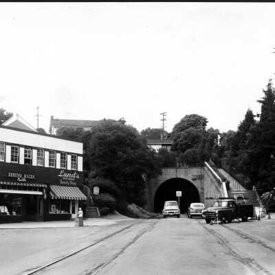 Sutter Street looking toward south end of Northbrae Tunnel