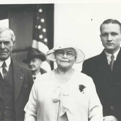 Carrie Hoyt with William R. Knowland and Mayor Edward N. Ament.