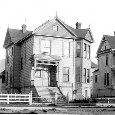 Vida Vervalian Residence