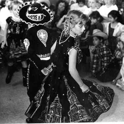 Children dancing at Thousand Oaks School