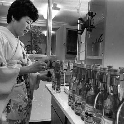 Norika Nakahara testing sake