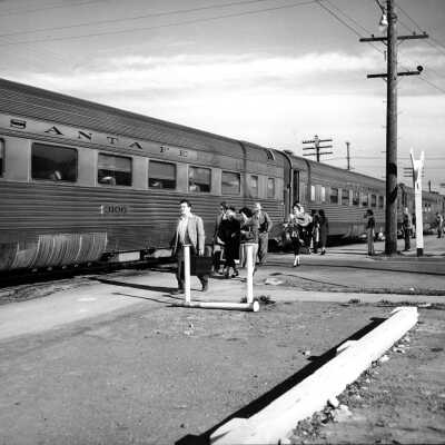 Santa Fe Depot, train, passengers