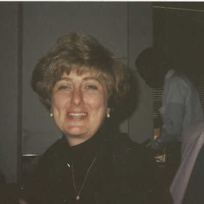 2011.060.1.218b: Julie Freestone, photog. 2/1992.