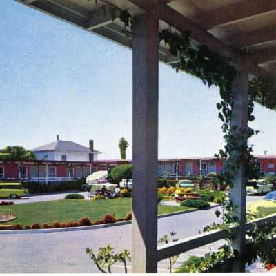 California Motel: Origformat: Postcard