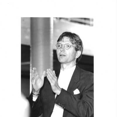 2011.060.228c: Noah Berger, photog. 1997.