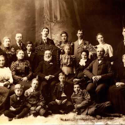 Harder/Spenger Family group portrait
