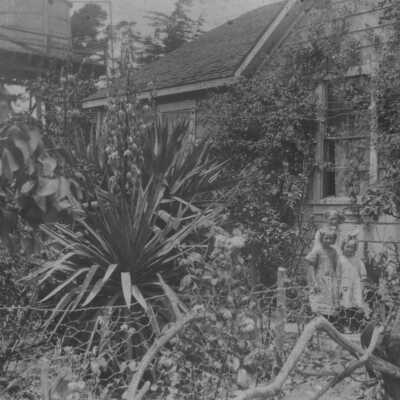 Henry Williges Home, Helen, Agnes, Mildred