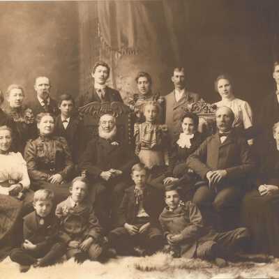 Group portrait of Harder family