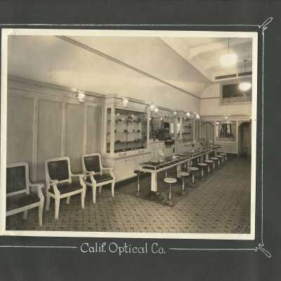 21: ”Calif. Optical Company.” Interior views