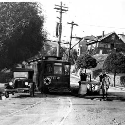 Key Streetcar and automobile, Arlington Avenue