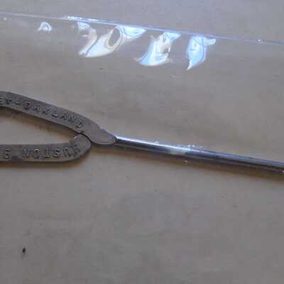 Buttonhook