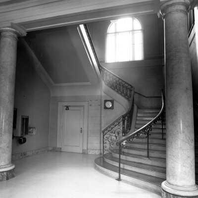 City Hall #2, Interior