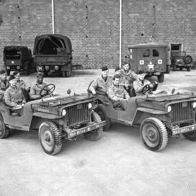 WW2 Two jeeps and soldiers