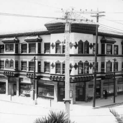 Sadler's Shoe Store, SW Cor Bancroft & Telegraph