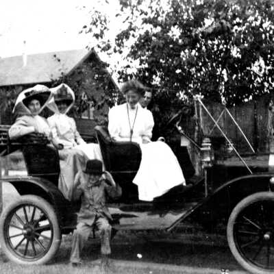 Allen Family, Walnut St.