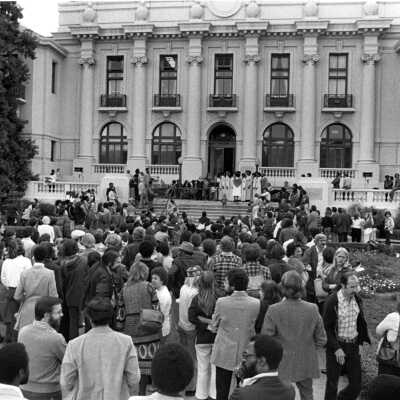 City Hall #2, crowd
