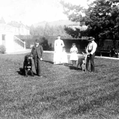 Capt Mighell Family, 1533 Oxford. St. at Cedar.