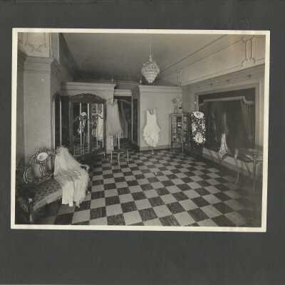 46: Hotel Whitecotton; Women’s lounge?