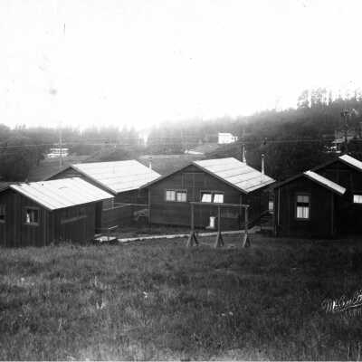 1000 Oaks School