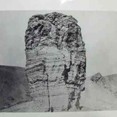 Giant's Club Near Green River. . .