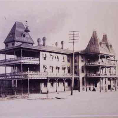 Cozzens Hotel