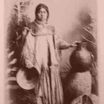Na-Tu-Ende, Apache Woman