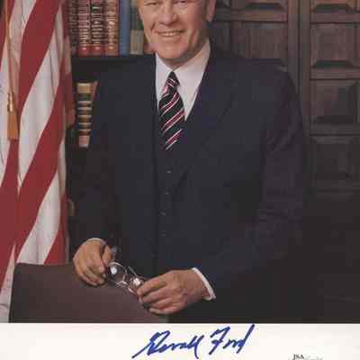 Gerald Ford Signed 8x10 Photo (JSA COA)