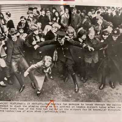 Beatlemania - Original Press Photo Chicago Tribune - 1964