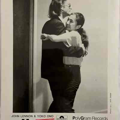 Original 1980 Press Photo John Lennon and Yoko Ono 8x10