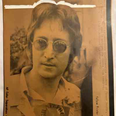 Original 1971 AP Press Photo of John Lennon Chicago Tribune