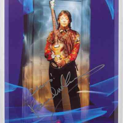 PAUL MCCARTNEY SIGNED PHOTOGRAPH